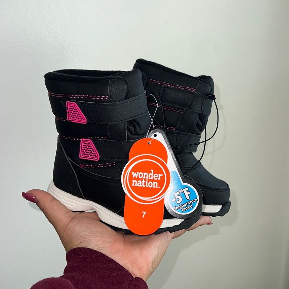 Baby girl size 7 snow boots